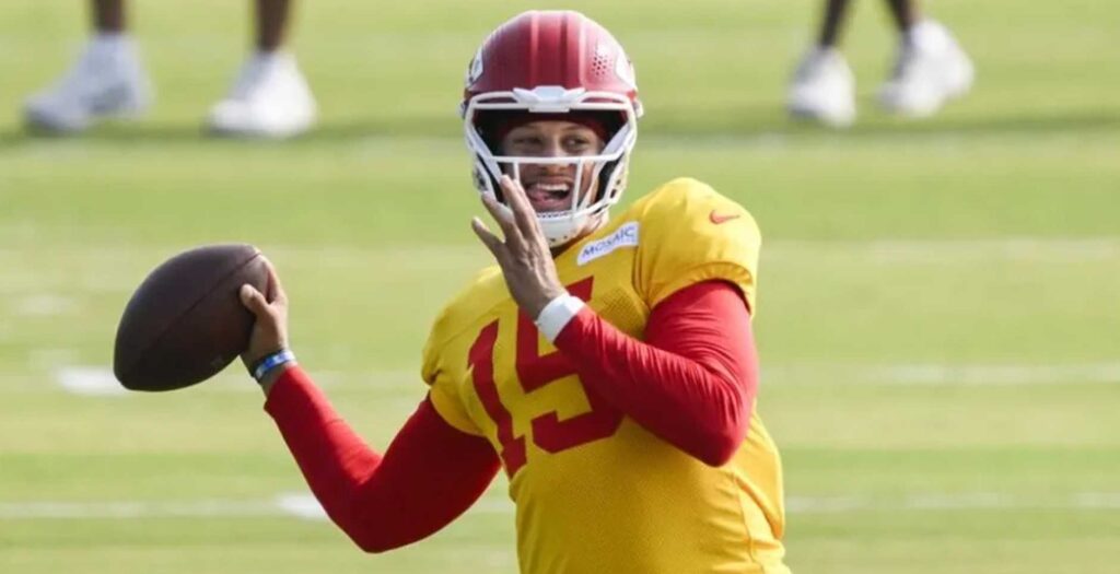 The current image has no alternative text. The file name is: Mahomes-Camp1.jpg